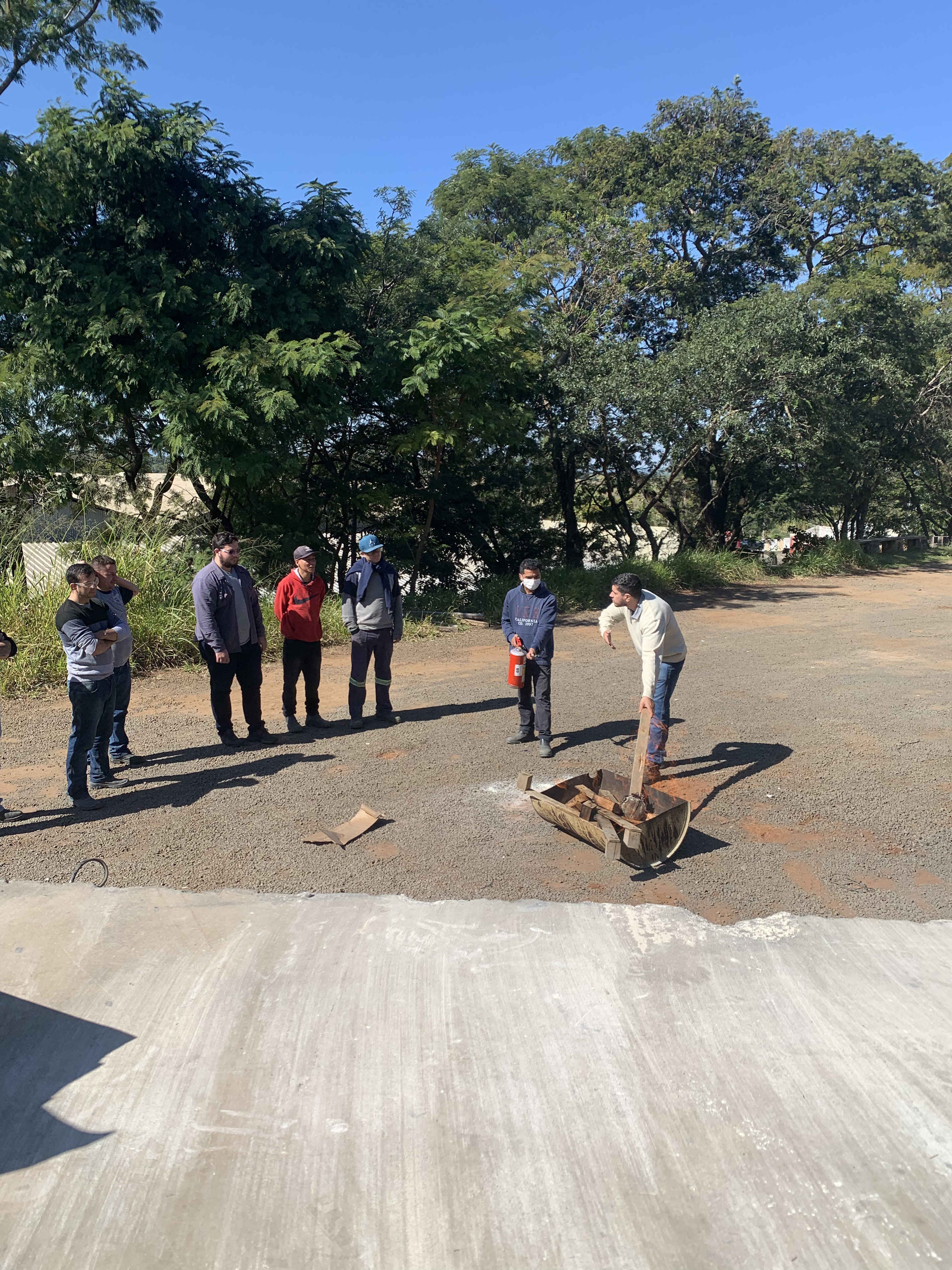 A Importância do Treinamento de Brigada de Incêndio para a Segurança dos Funcionários